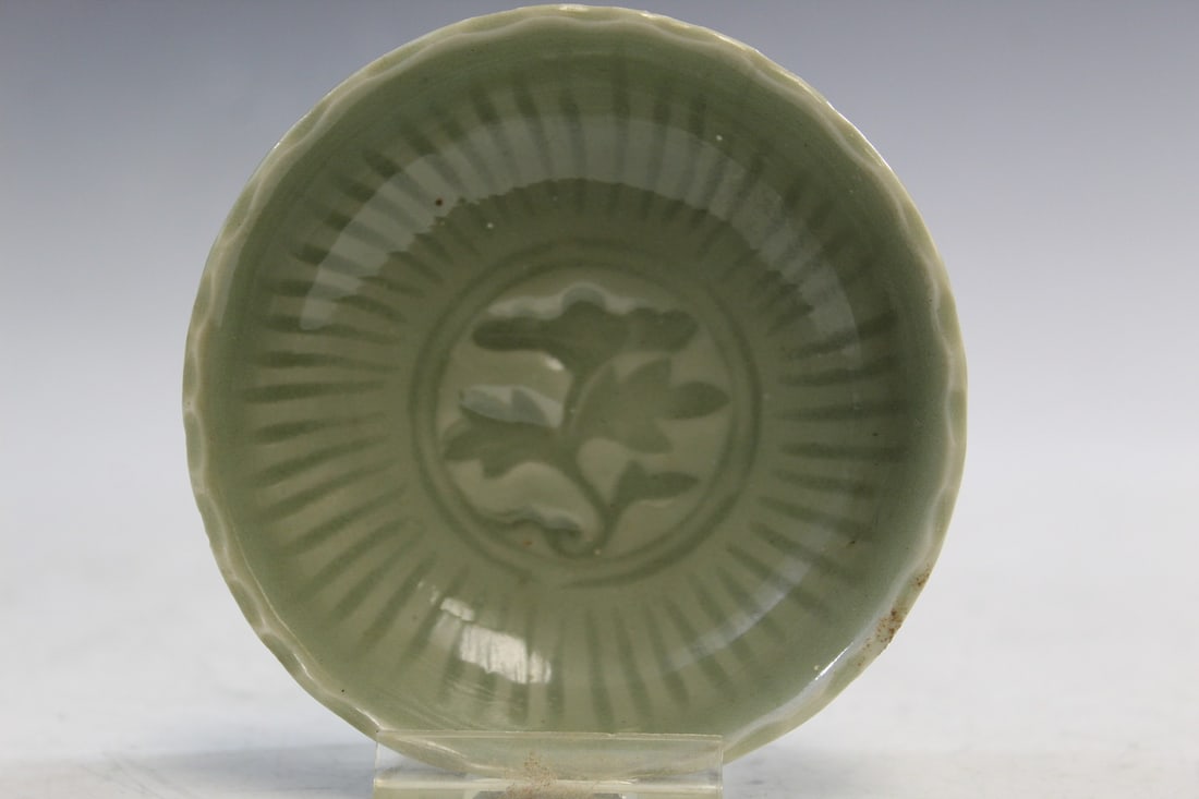 Chinese Longquan Celadon Porcelain Small Dish (1 of 6)