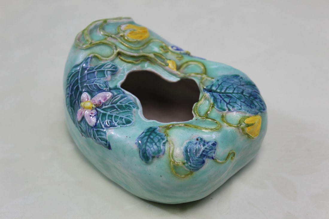 Chinese Famille Rose Porcelain Melon-shaped Water Coupe: Chinese Famille Rose Porcelain Melon-shaped Water Coupe. 9x7x5.5 cm