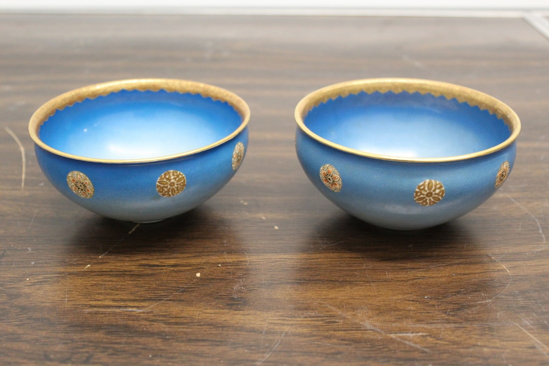 Two Japanese Taizan Porcelain Bowls: Two Japanese Taizan Porcelain Bowls. Diam 12 cm.