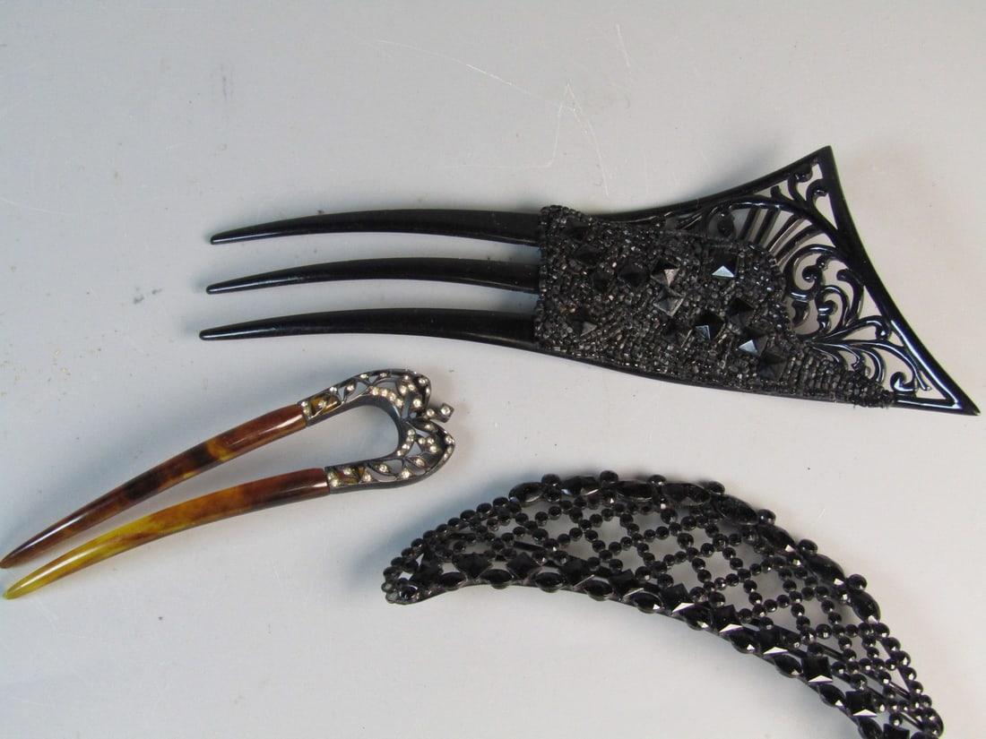Group of Vintage Hair Pins: Group of Vintage Hair Pins. Longest L 6".