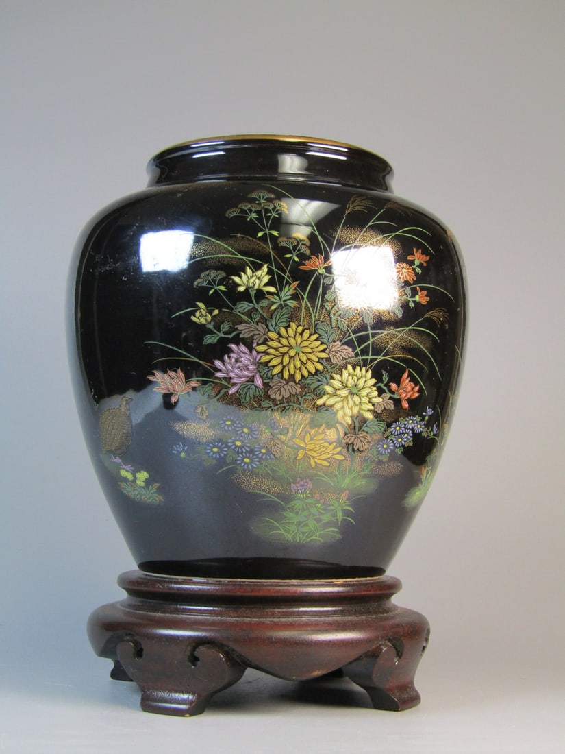 Japanese Porcelain Jar on Wood Stand: Japanese Porcelain Jar on Wood Stand. Total H 9.75".