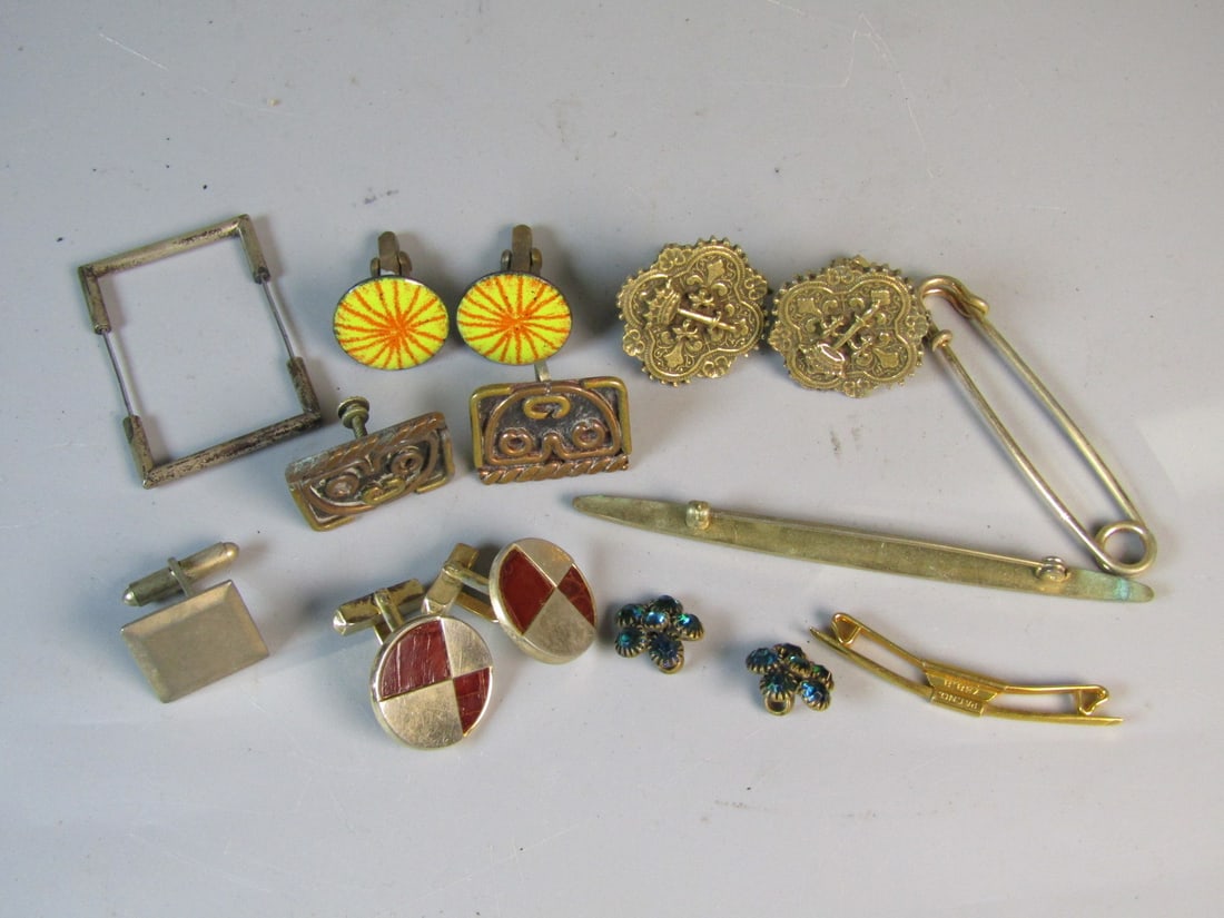 Cuff Links and Pins: Cuff Links and Pins. L 3".