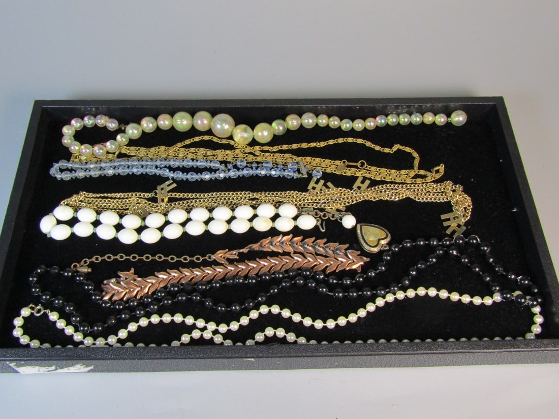 Jewelry Lot: Jewelry Lot.