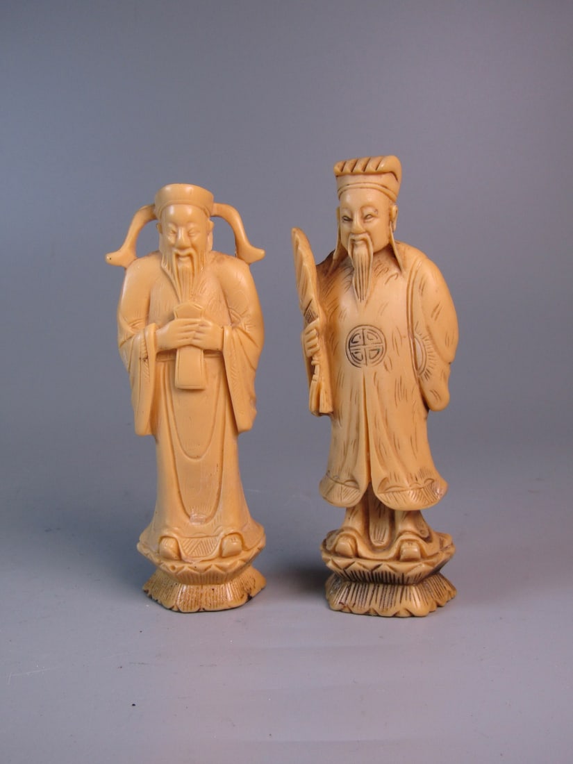 Two Chinese Figures: Two Chinese Figures. H 4.5".