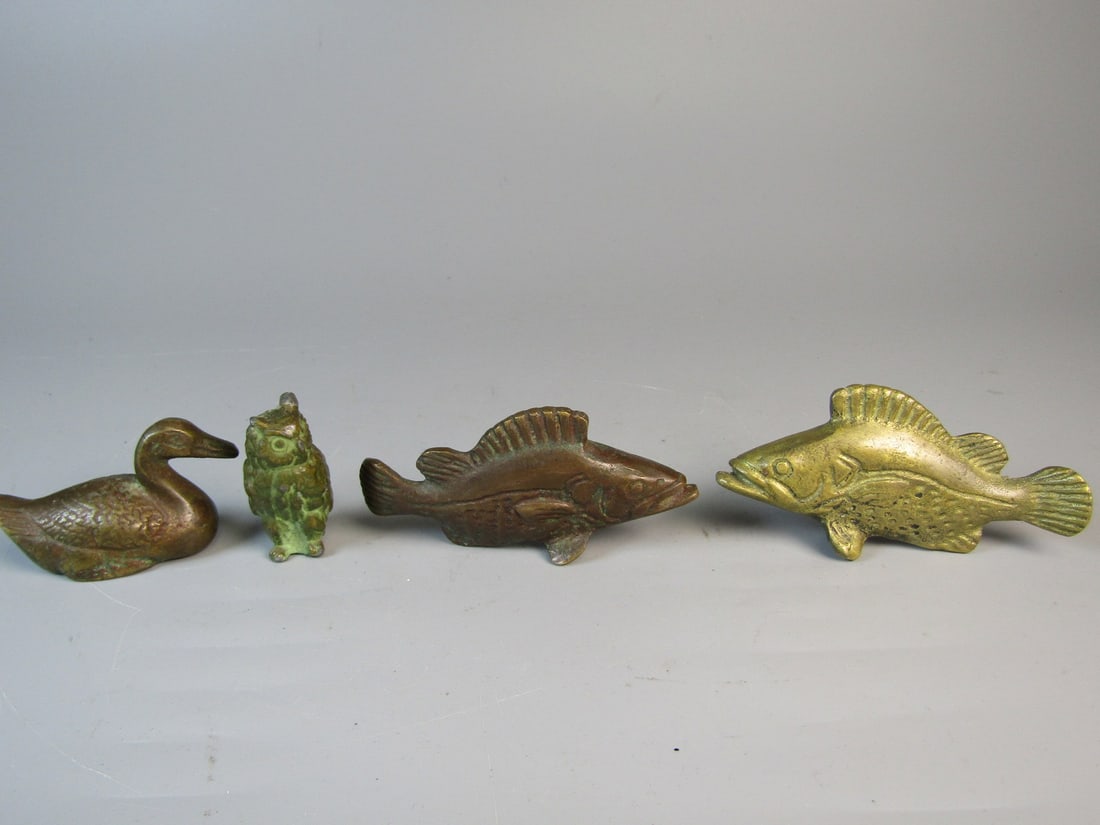Bronze Paper Weight Group: Bronze Paper Weight Group. L 3.5"