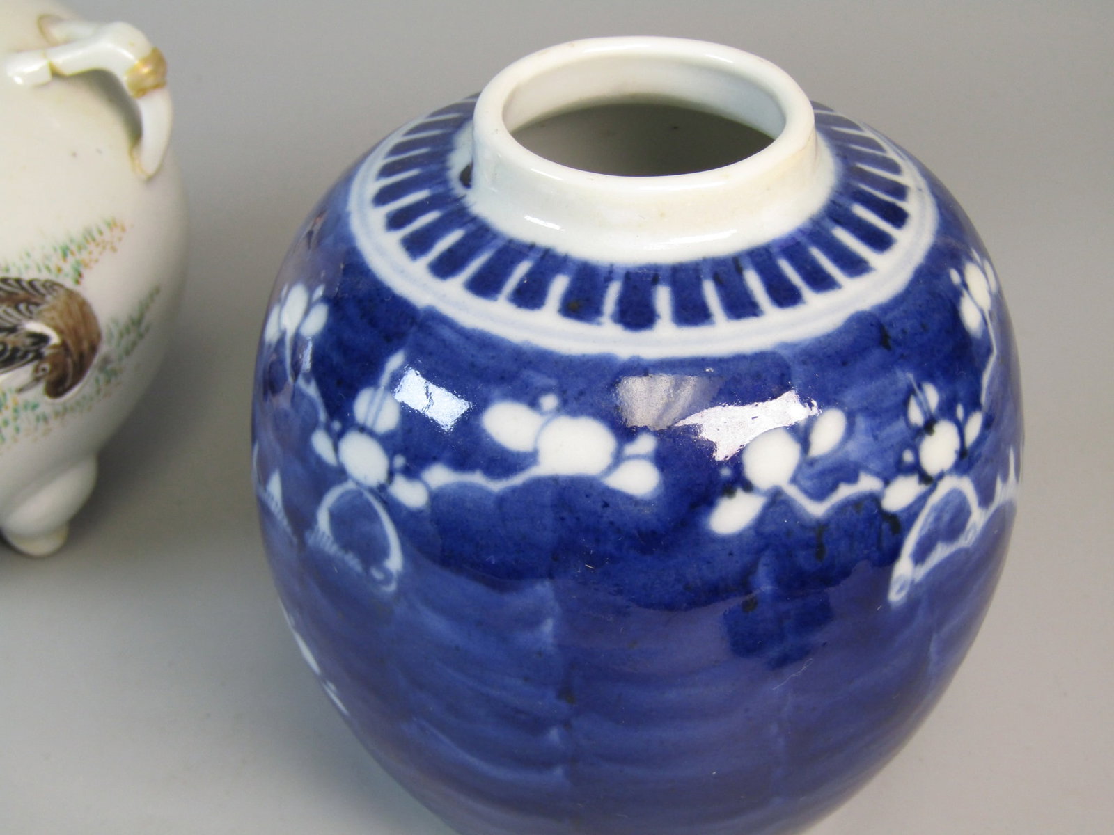 Two porcelain jars - 6