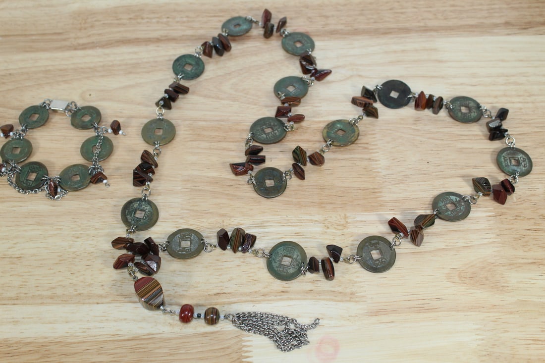 Chinese Antique Coins and Lacquered Beads Necklace and Bracelet (1 of 7)