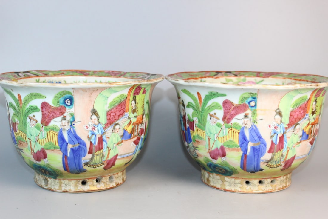 Pair of Chinese Rose Mandarin Porcelain Planters (1 of 9)