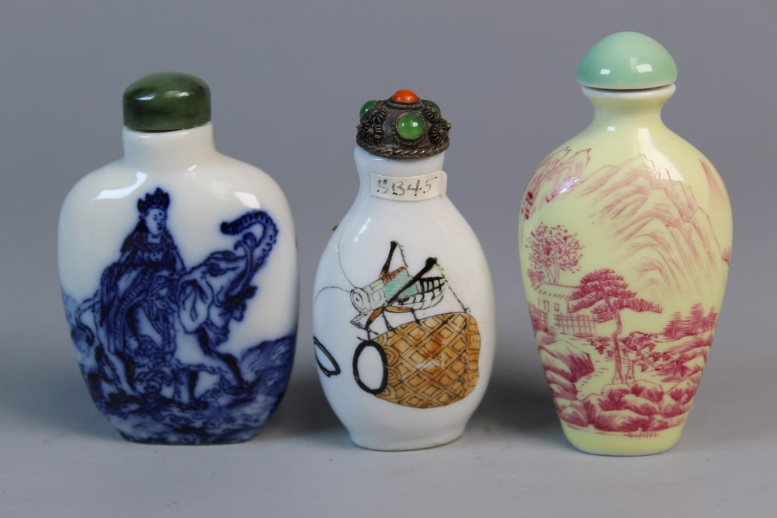 Three Chinese Porcelain Snuff Bottles: Three Chinese Porcelain Snuff Bottles. Tallest H 3".