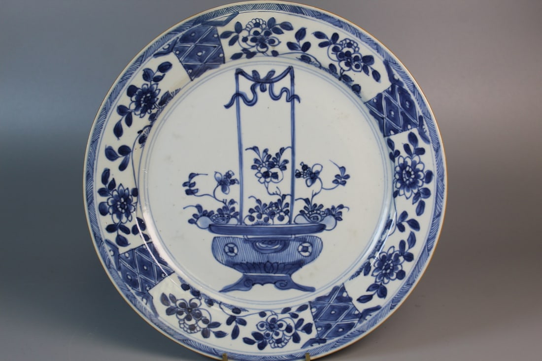 Chinese Export Blue and White Porcelain Dish: Chinese Export Blue and White Porcelain Dish. Diam 11". As Is.