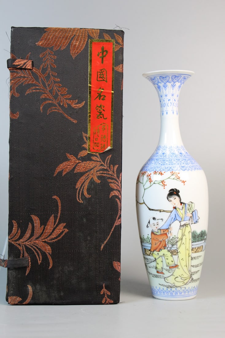 Chinese Egg-shell Famille Rose Porcelain Vase (1 of 6)