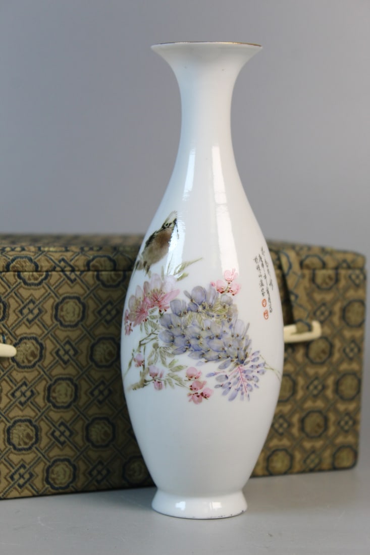 Chinese Egg-shell Famille Rose Porcelain Vase (1 of 7)