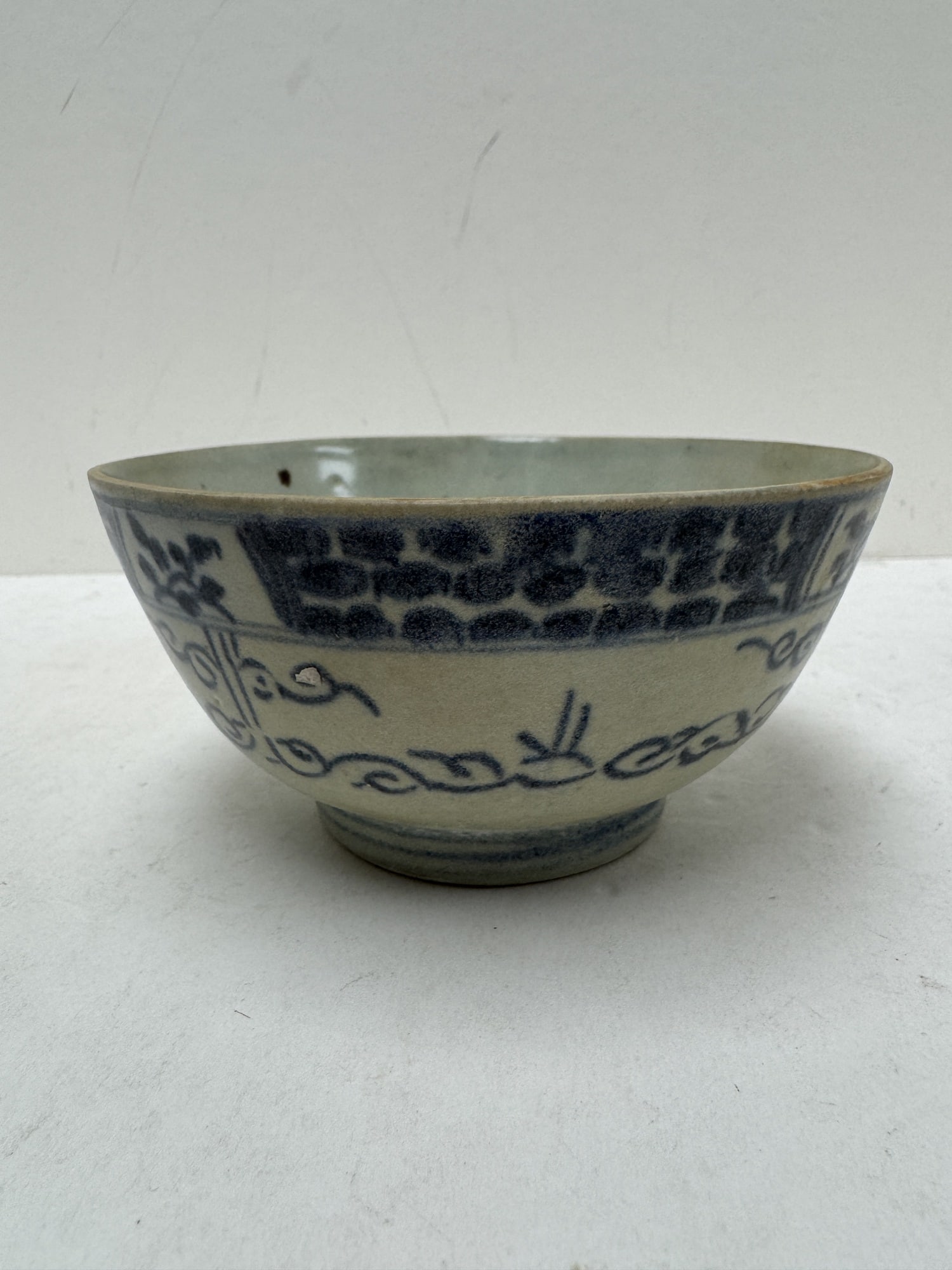 Chinese export blue and white bowl from Christie's Diana Cargo March 1995 (1 of 5)