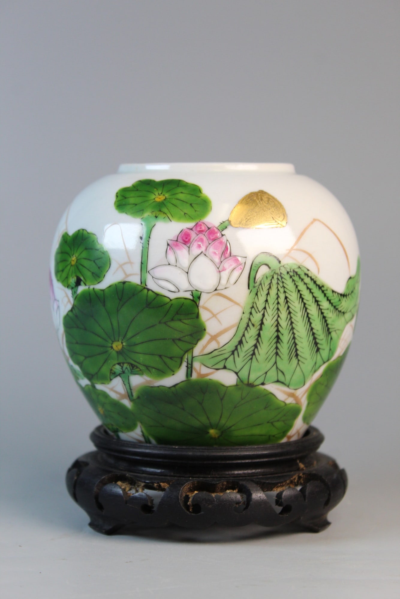 Chinese Famille Rose Porcelain Jar with Lotus Decorations: Chinese Famille Rose Porcelain Jar with Lotus Decorations. Diam 4.5", H 4".
