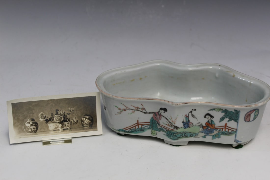 Chinese Famille Rose Porcelain Bulb Dish with an Old Photo (1 of 6)