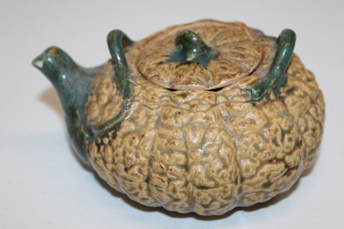 Chinese Pottery Teapot (1 of 5)