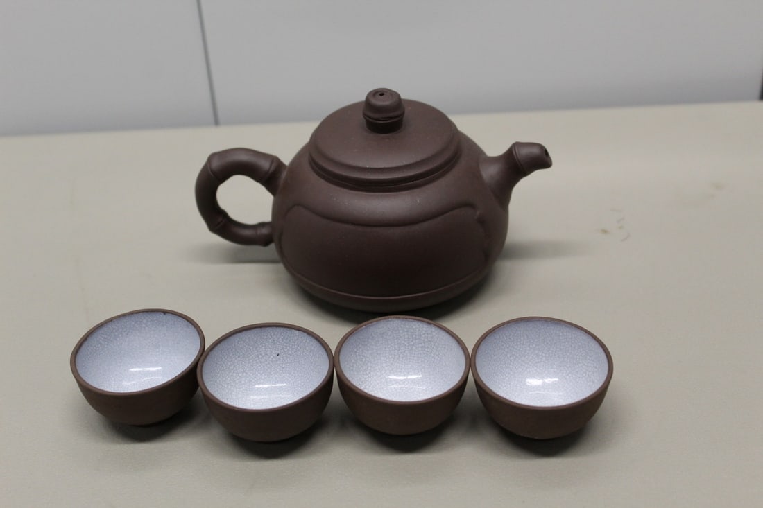 Chinese Yixing Teapot and 4 Cups (1 of 7)