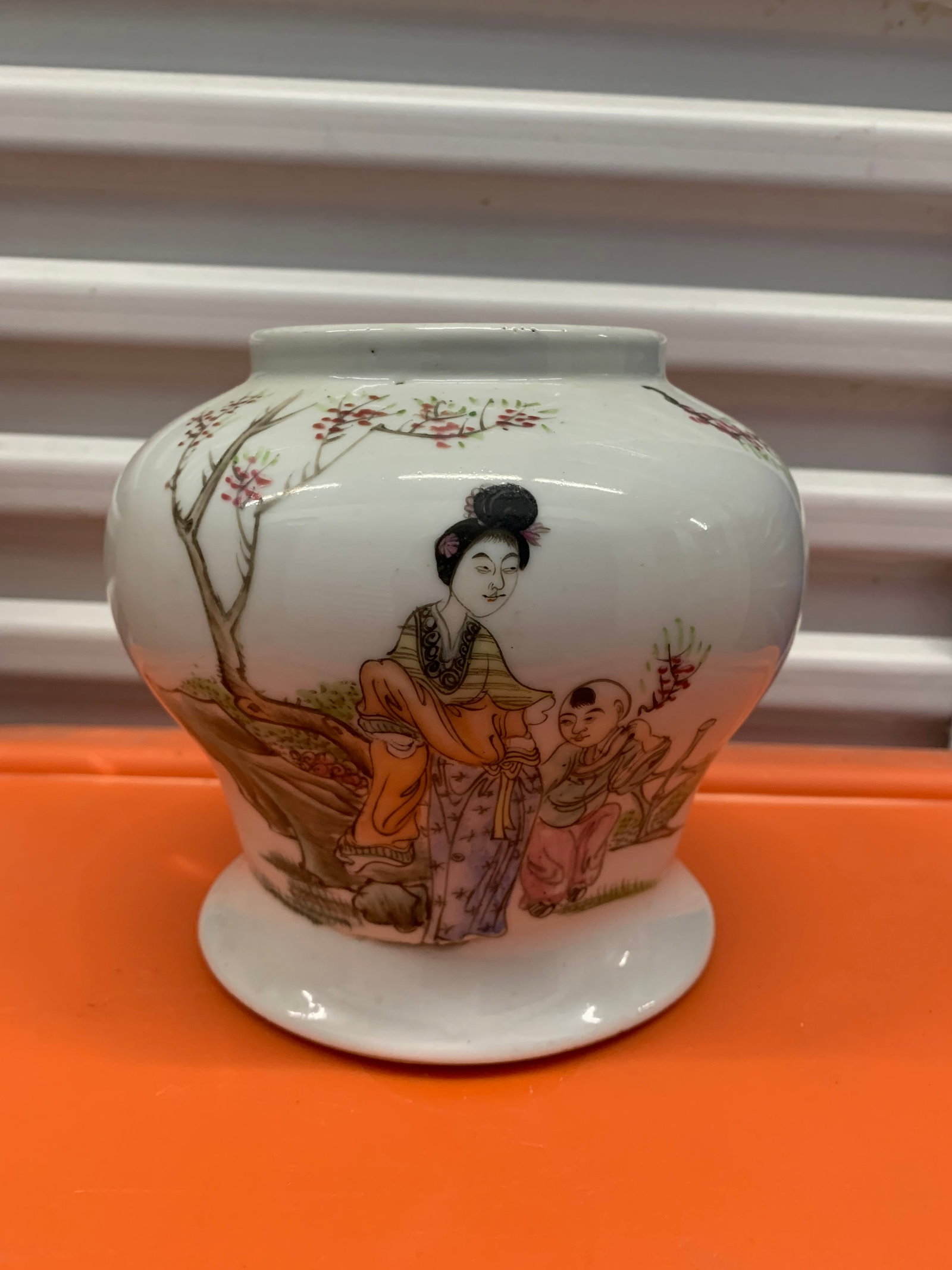 Chinese Famille Rose Porcelain Jar: Chinese Famille Rose Porcelain Jar. H 5.5". Largest Diameter 6".