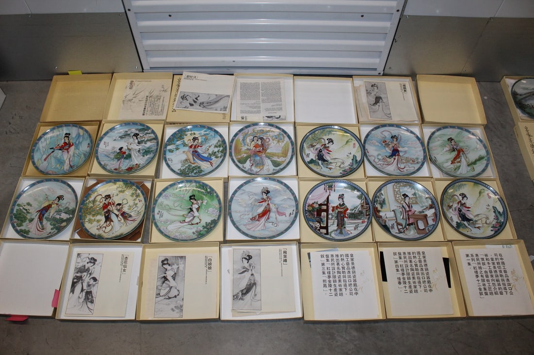 14 Chinese Collectors Porcelain Plates in Original Boxes. (1 of 8)