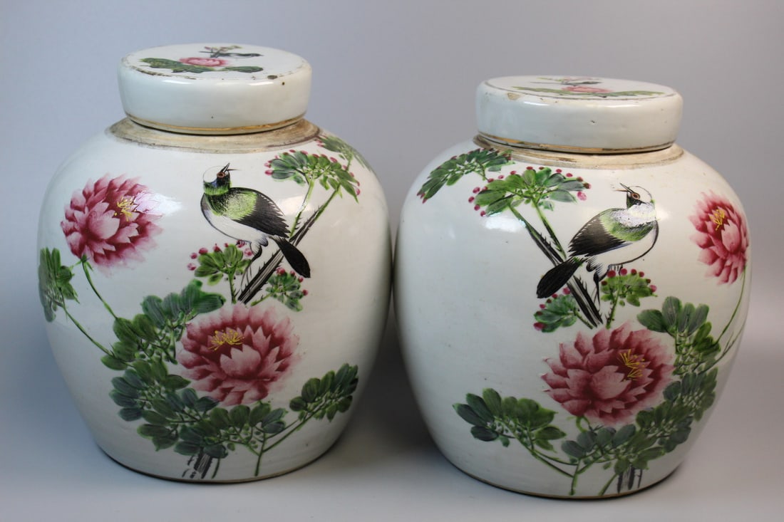 Pair of Chinese Famille Rose Porcelain Jars: Pair of Chinese Famille Rose Porcelain Jars. Diam 8". H 9".