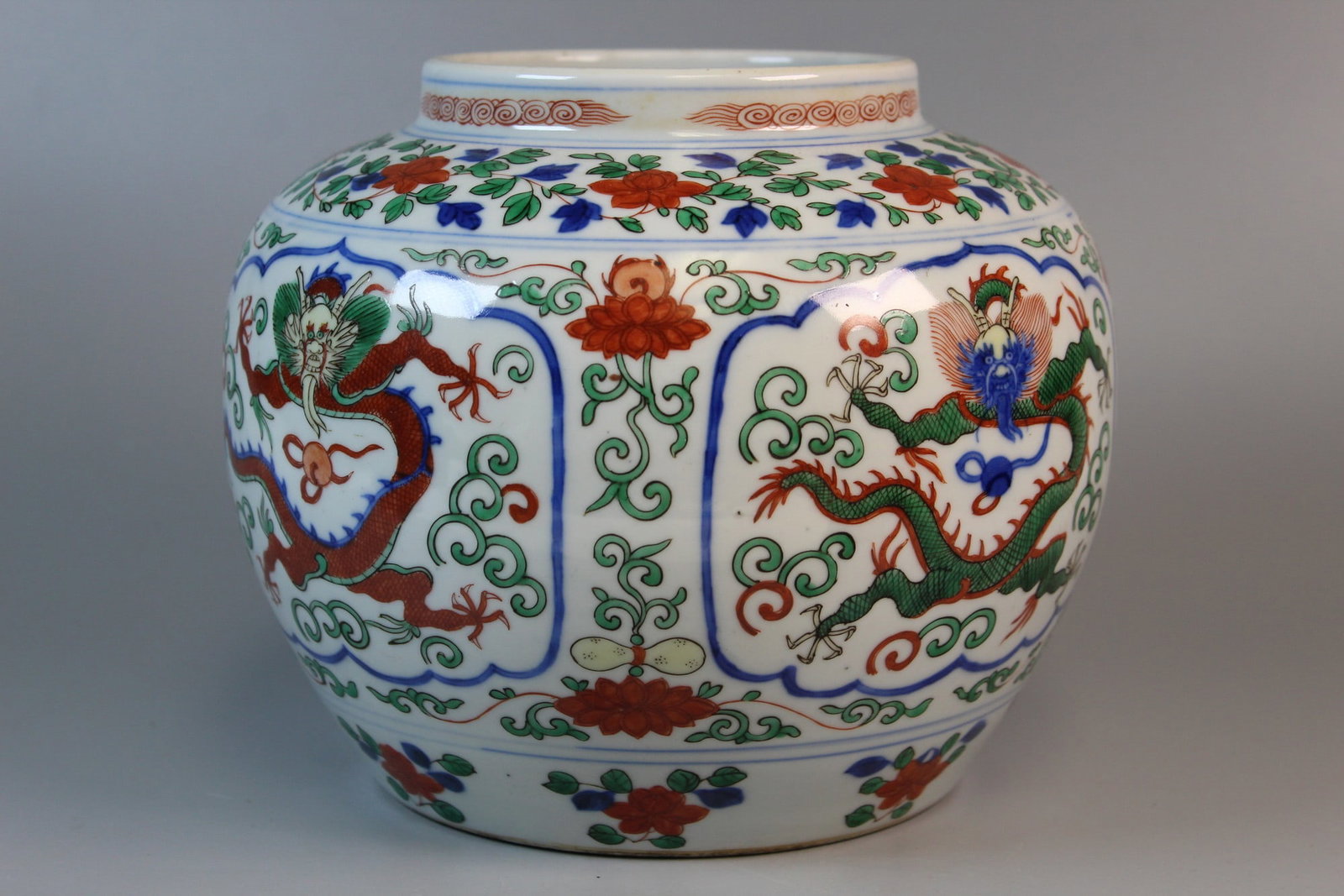 Chinese Wucai Porcelain Dragon Jar (1 of 9)