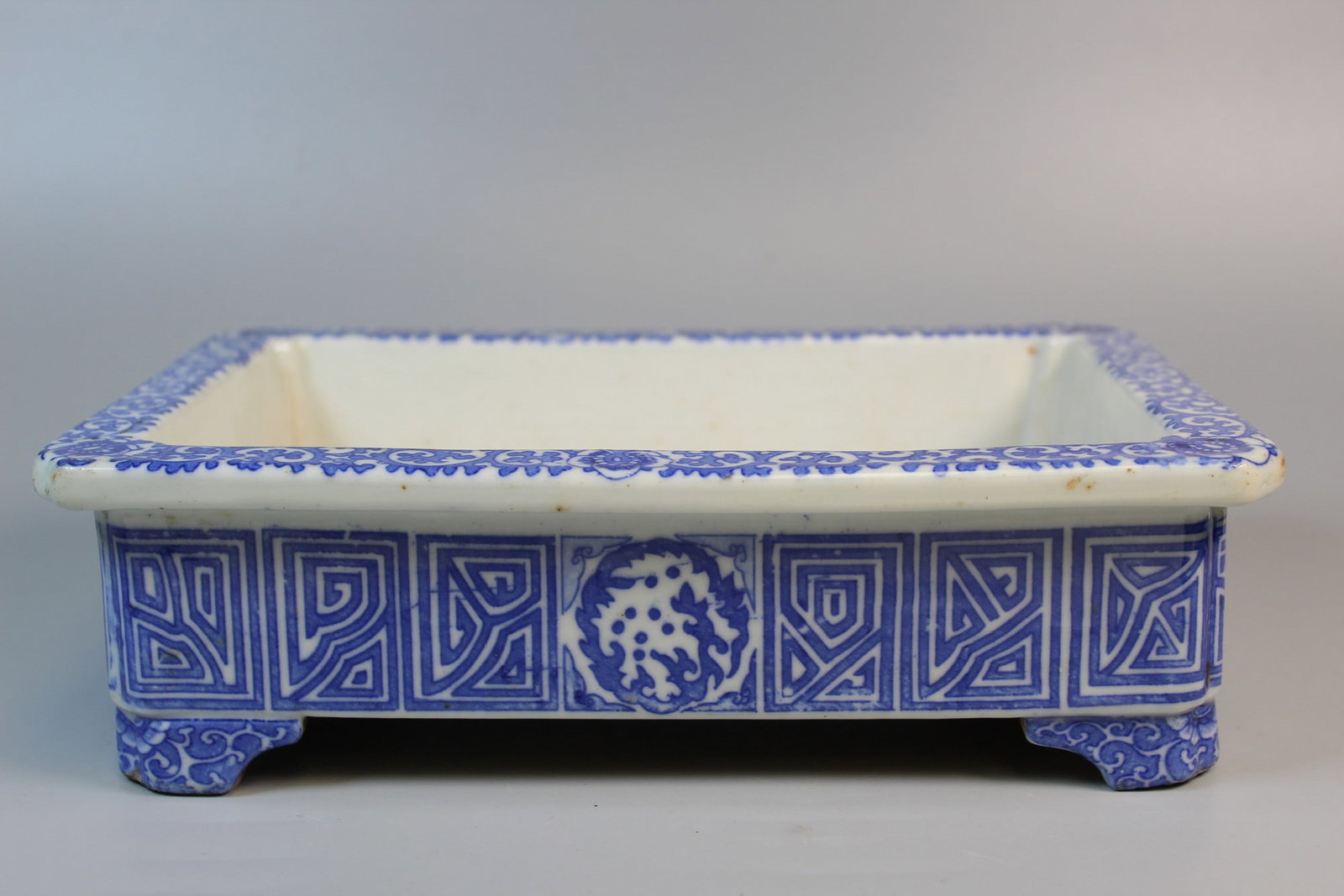 Japanese Blue and White Porcelain Bulb Dish: Japanese Blue and White Porcelain Bulb Dish. 10.5 x 7.25 x 3"
