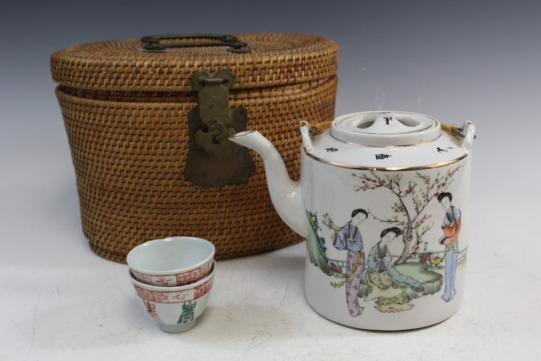 Chinese Famille Rose Porcelain Teapot and Cups (1 of 6)