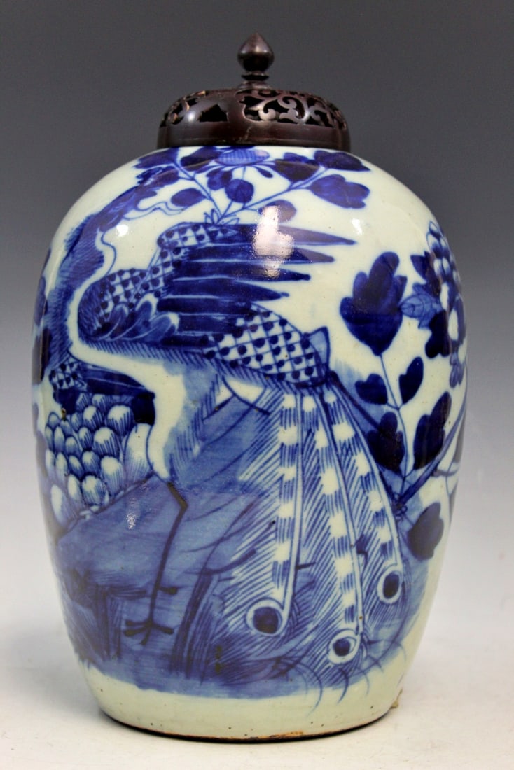 Chinese Blue and White Porcelain Jar: Chinese Blue and White Porcelain Jar. H 11", Total H 13.25".