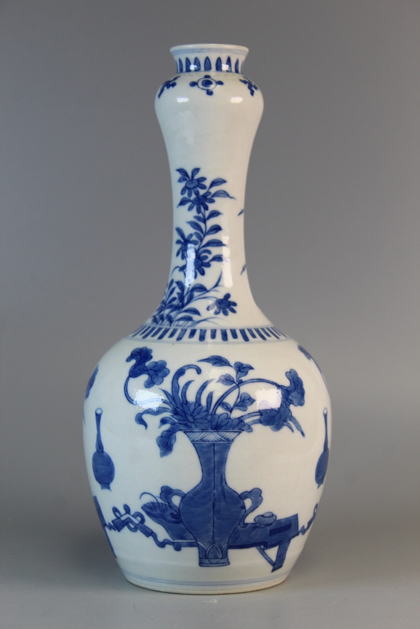Chinese Blue and White Porcelain Garlic-mouth Vase, Kangxi Period.: Chinese Blue and White Porcelain Garlic-mouth Vase, Kangxi Period. H 10.5".