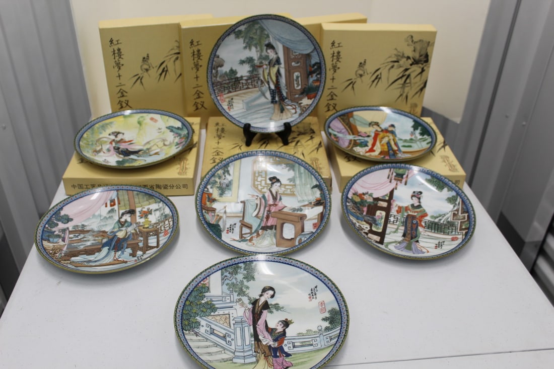 7 Chinese Collectors Porcelain Plates in Original Boxes. (1 of 8)