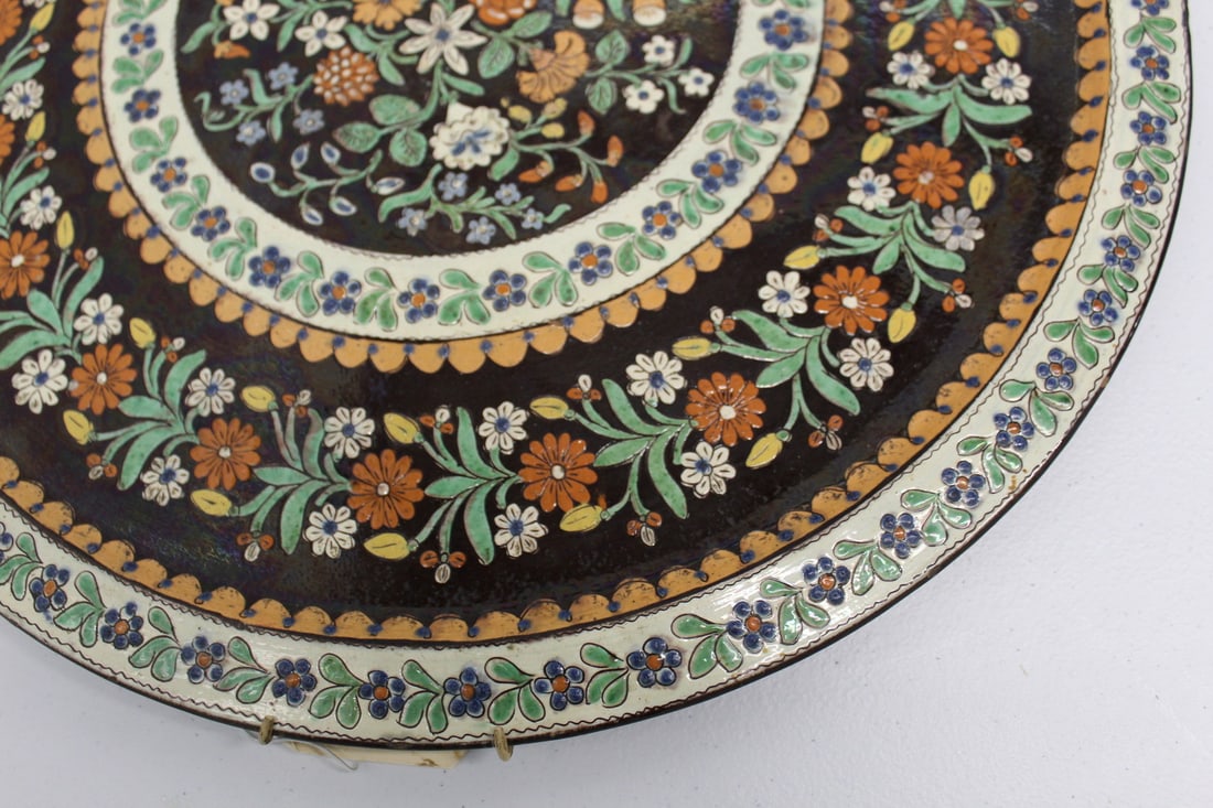 Large Polychrome Earthenware Charger. - 4