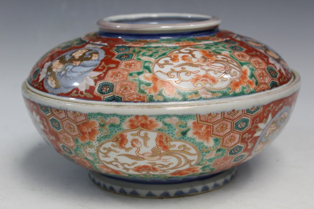 Japanese Imari Porcelain Box (1 of 9)