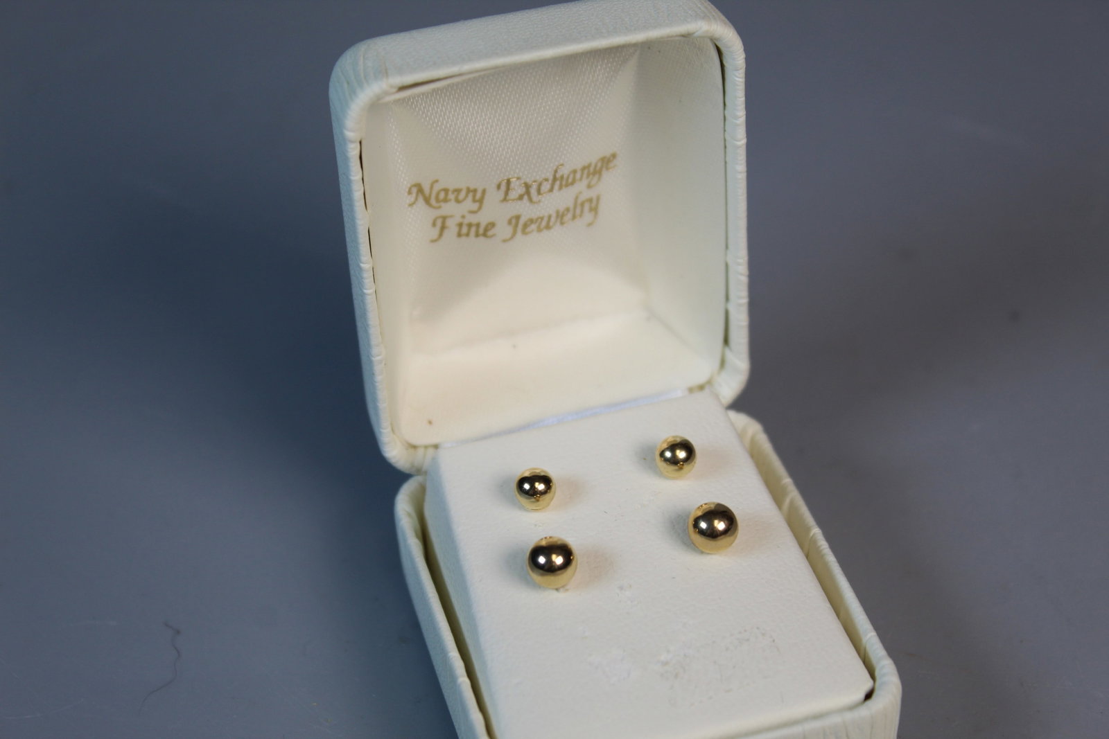 Two Pair of 14 K Gold Earrings: Two Pair of 14 K Gold Earrings. 0.6 g.