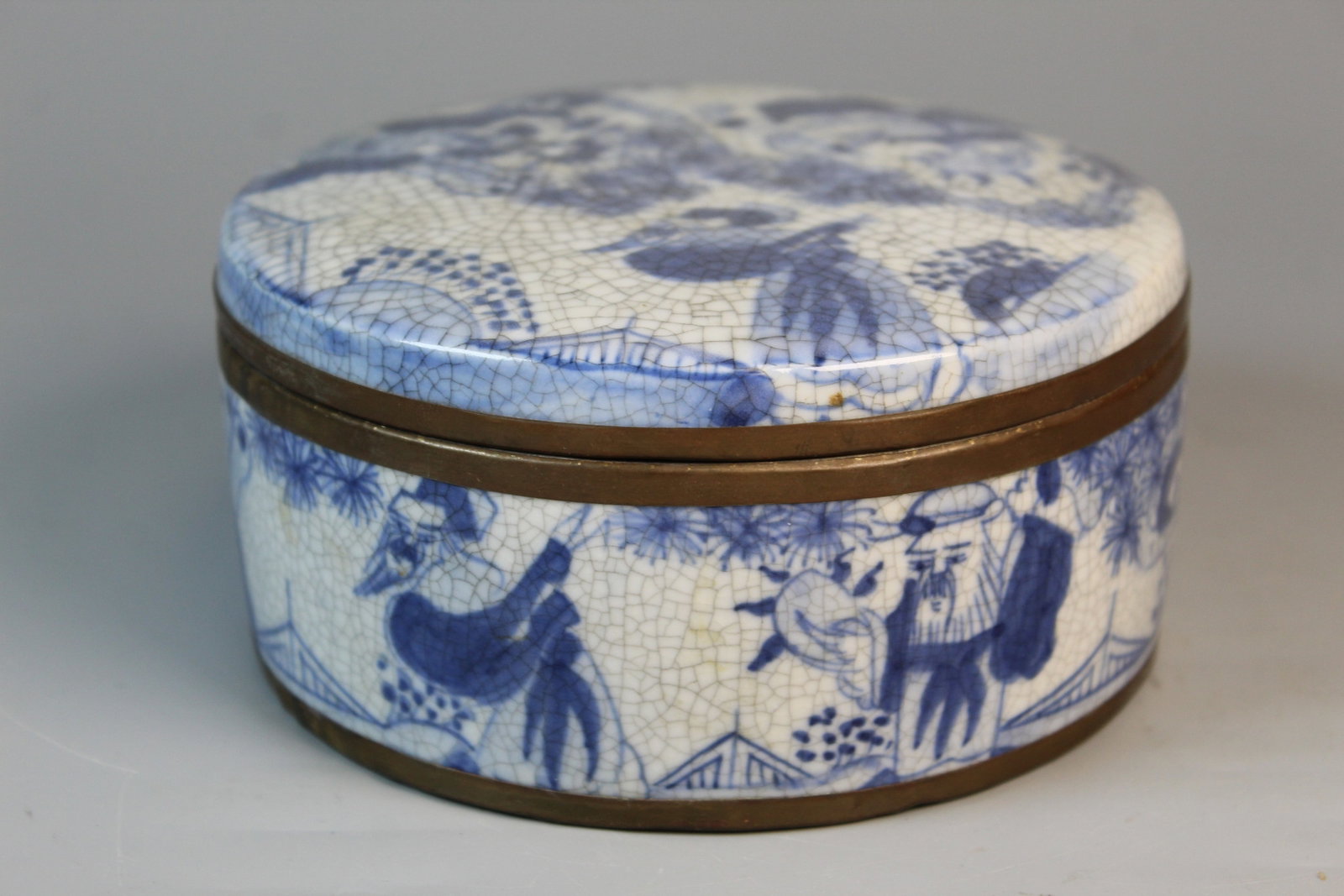Chinese Crackle Glaze Blue and White Porcelain Box: Chinese Crackle Glaze Blue and White Porcelain Box. Diam 5.25". H 2.5".