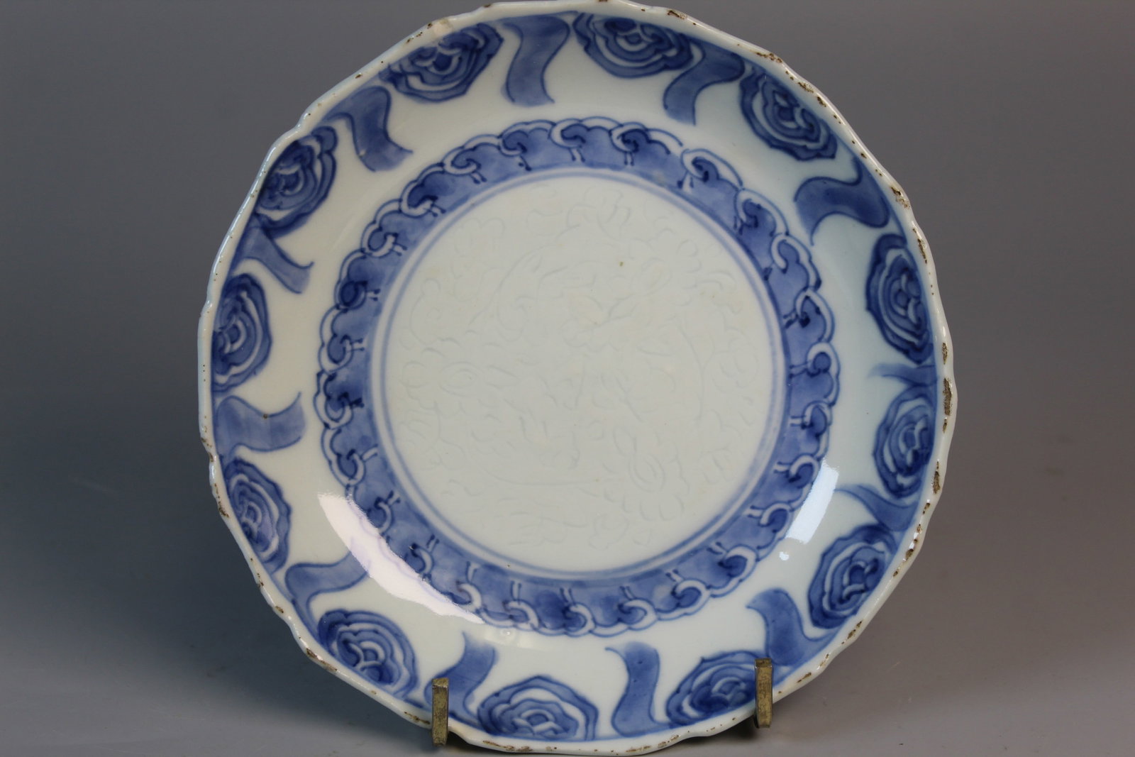 A Ming Porcelain Dish Made for the Japanese Market: A Ming Porcelain Dish Made for the Japanese Market. Chongzhen 1628-1644. Diam 6".