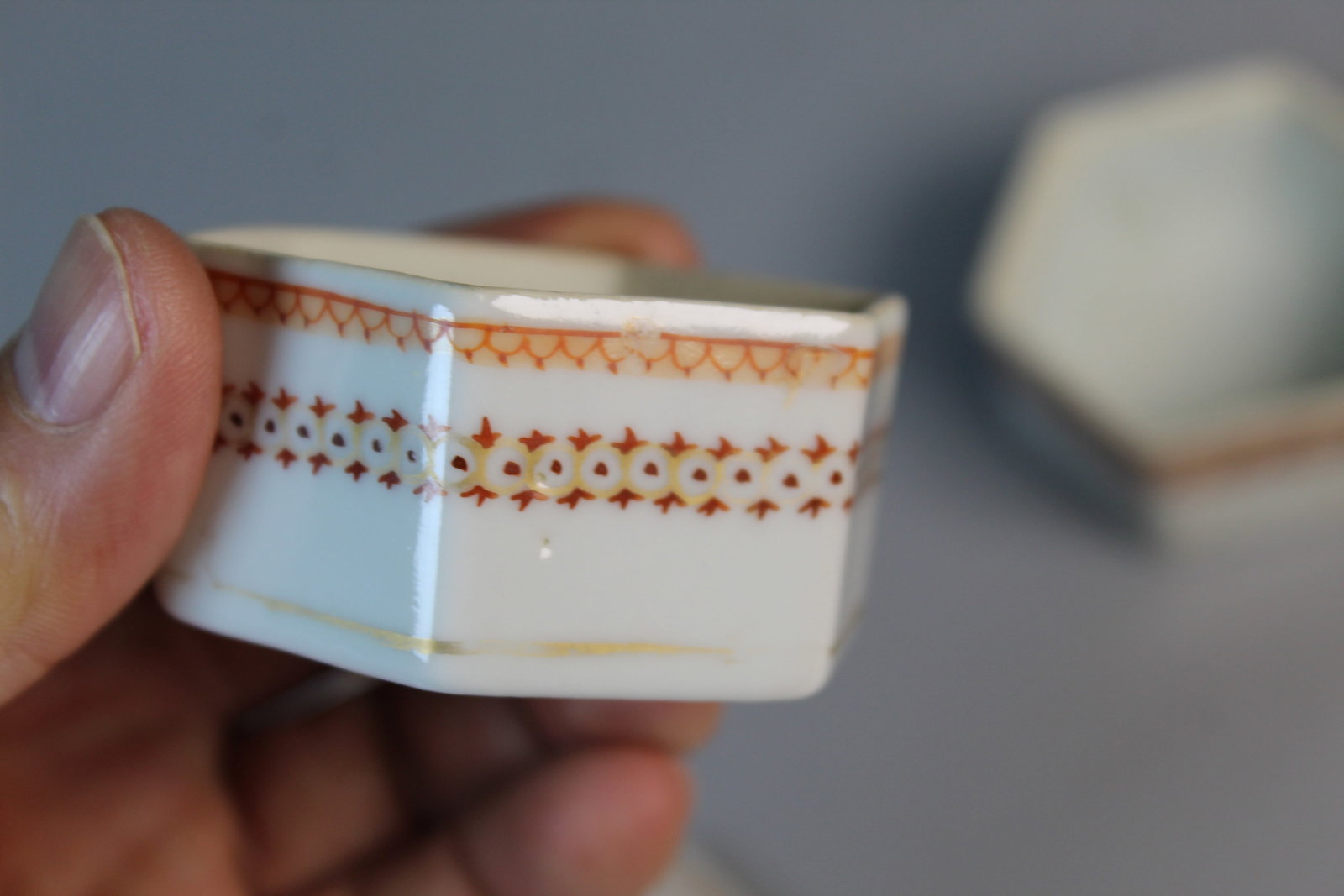 Two Chinese Export Armorial Trinket Boxes - 4