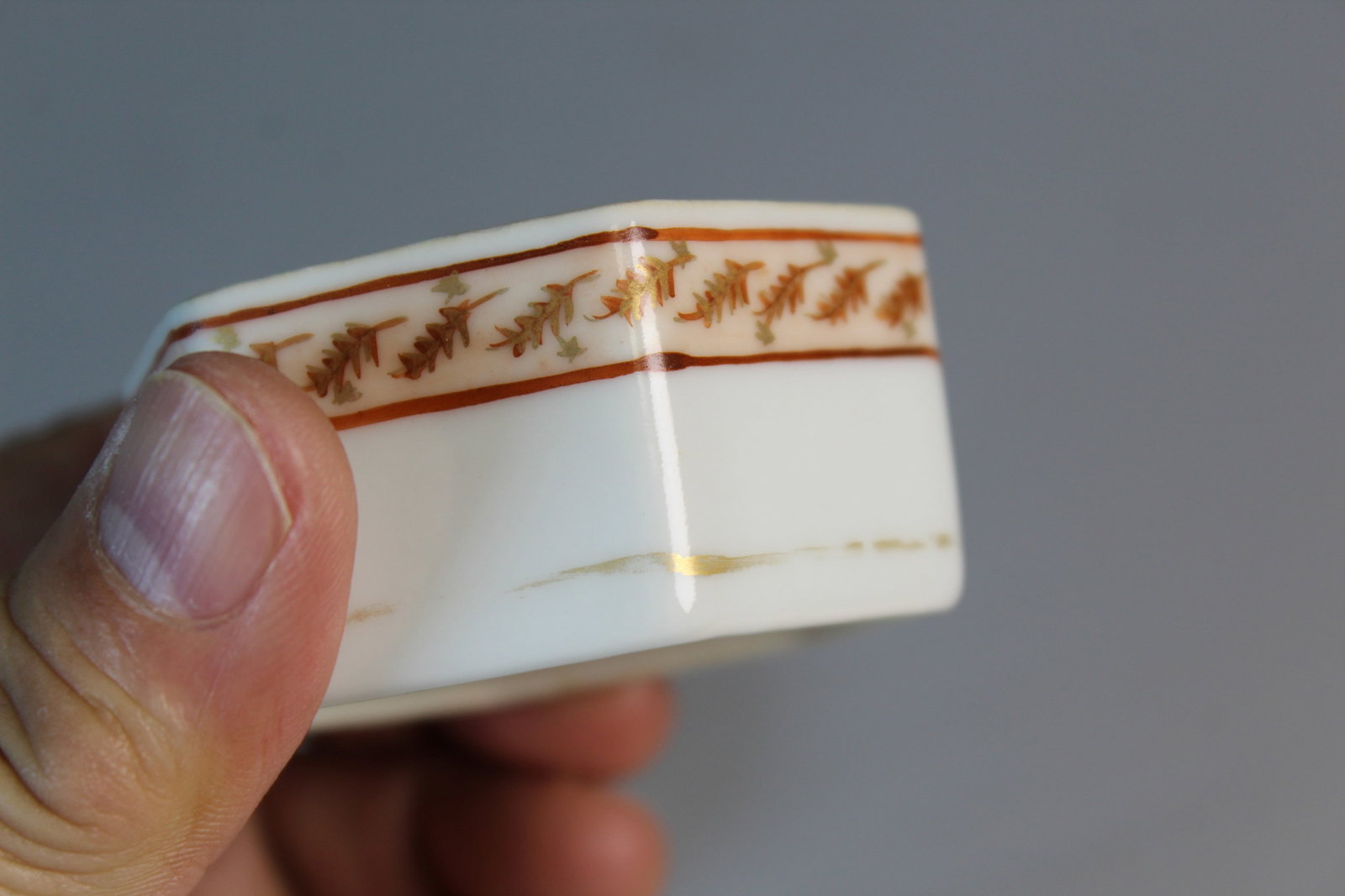 Two Chinese Export Armorial Trinket Boxes - 7