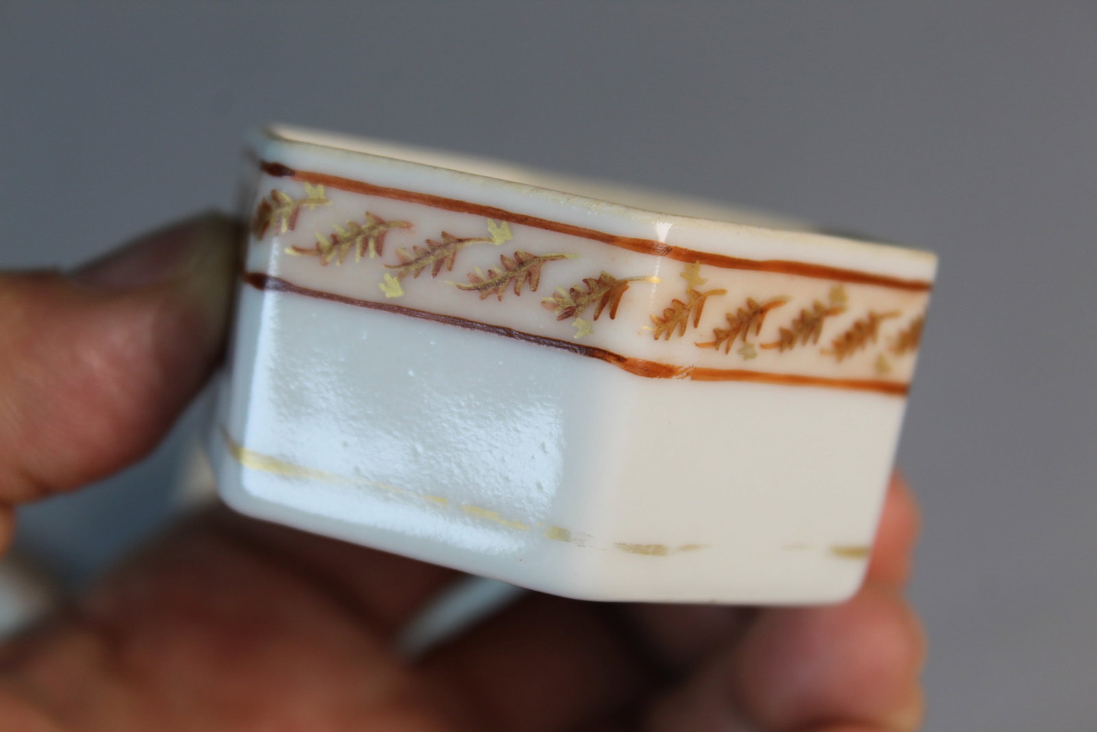 Two Chinese Export Armorial Trinket Boxes - 9