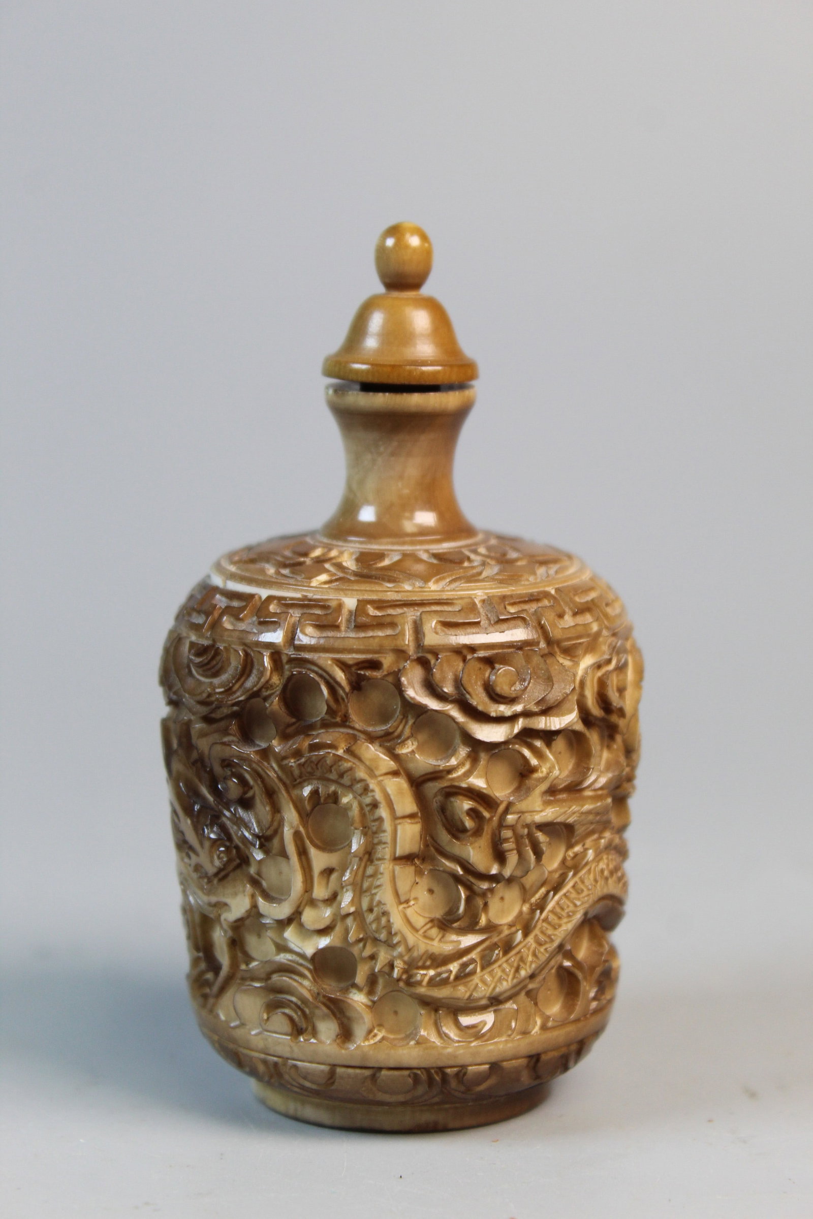 Chinese Carved Rasin Snuff Bottle (1 of 7)