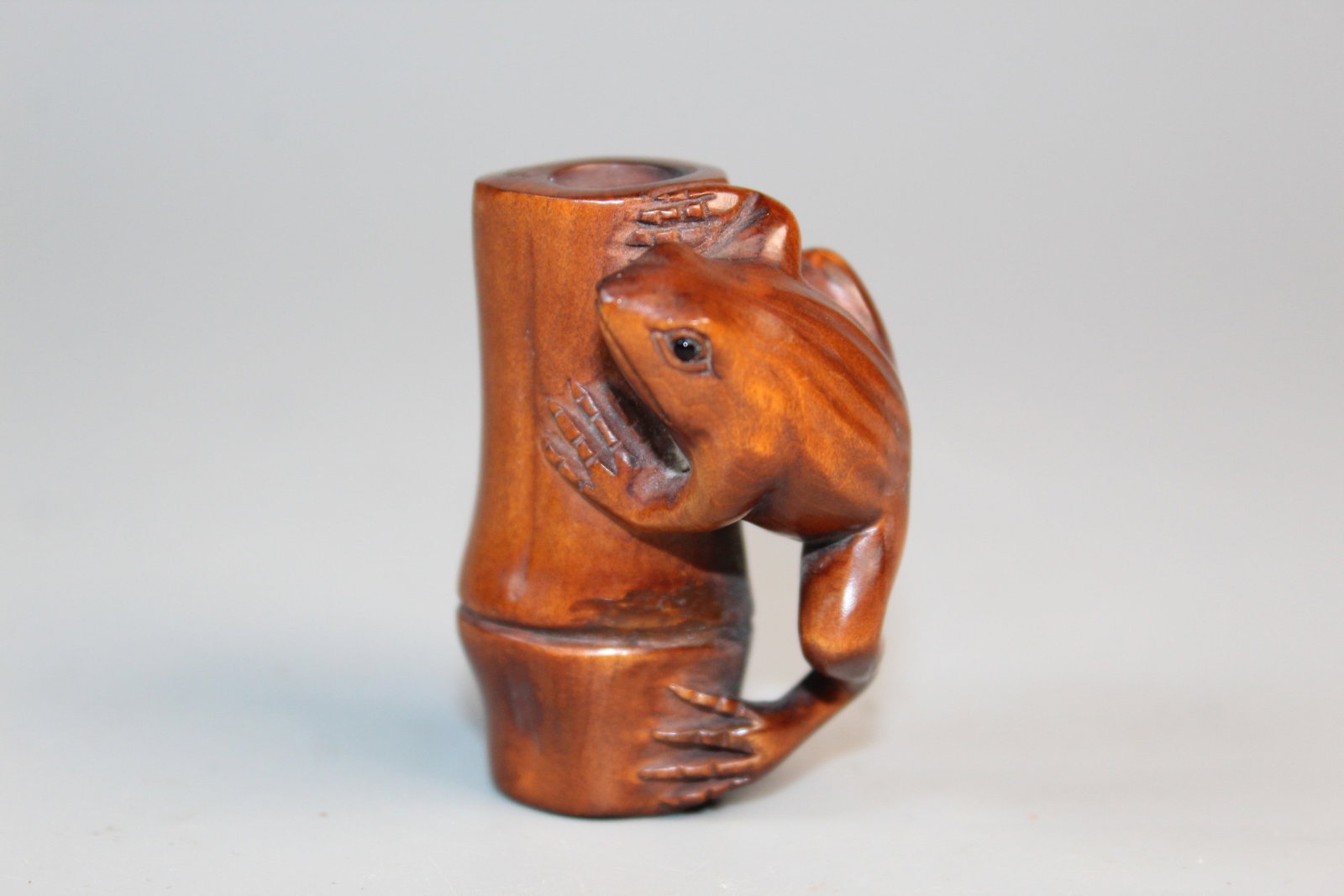 Japanese Wood Netsuke of a Frog (1 of 7)