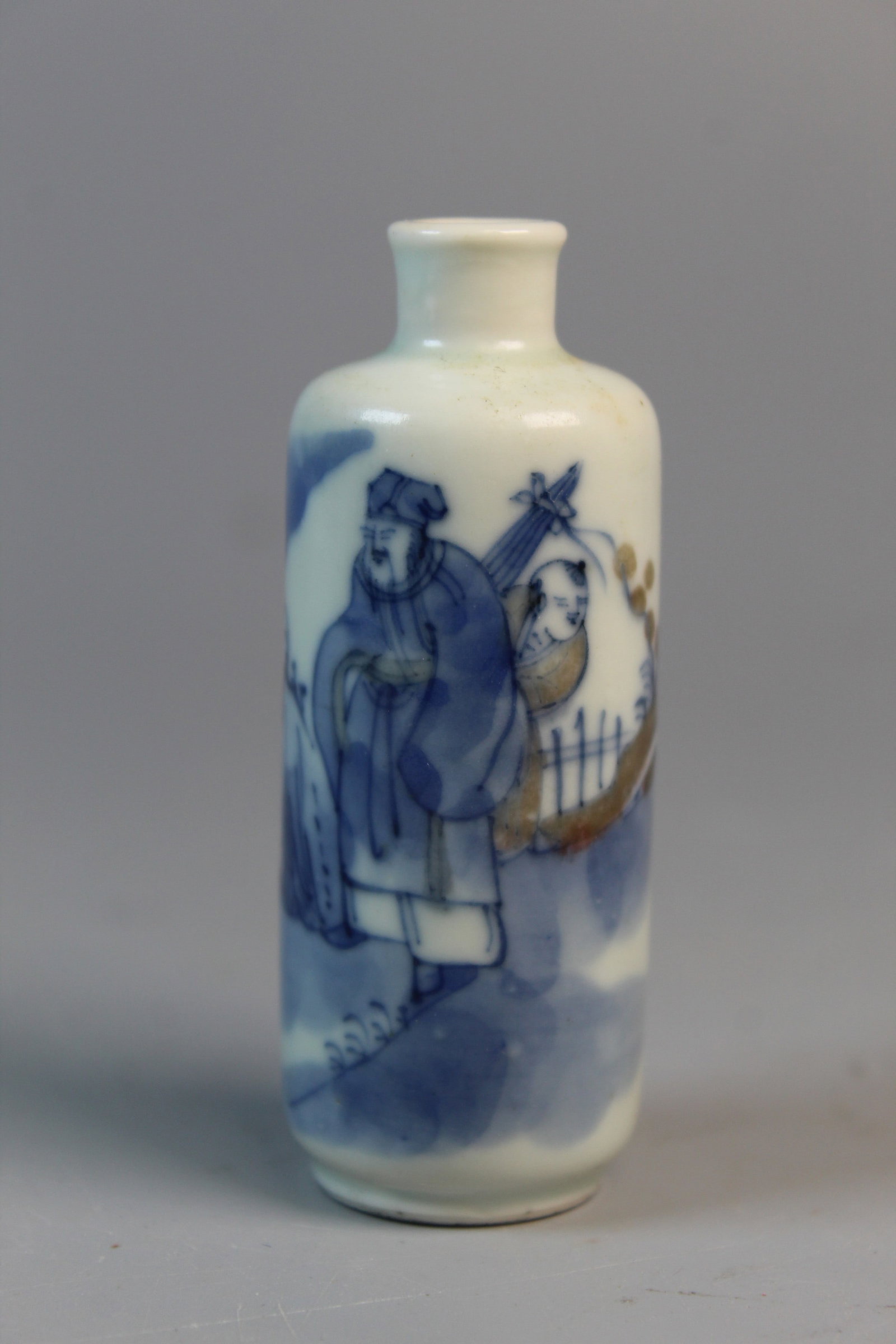 Chinese Blue and White Underglaze Red Snuff Bottle: Chinese Blue and White Underglaze Red Snuff Bottle. H 3.25".