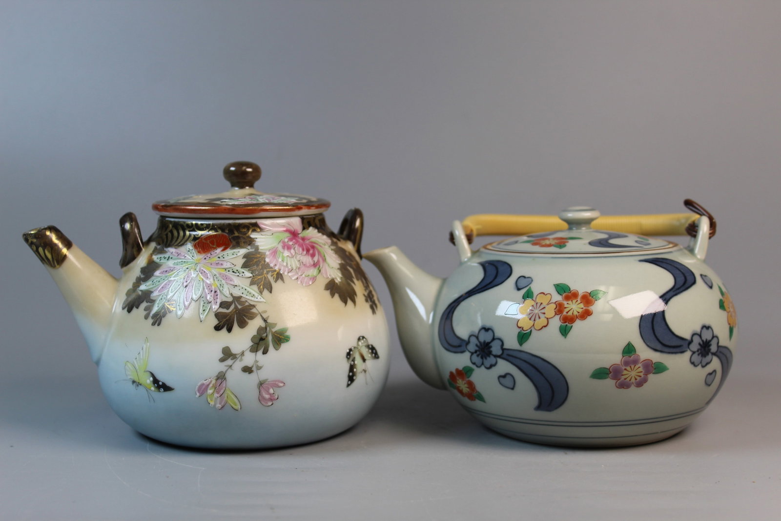 Two Japanese Porcelain Teapots: Two Japanese Porcelain Teapots. L 6".