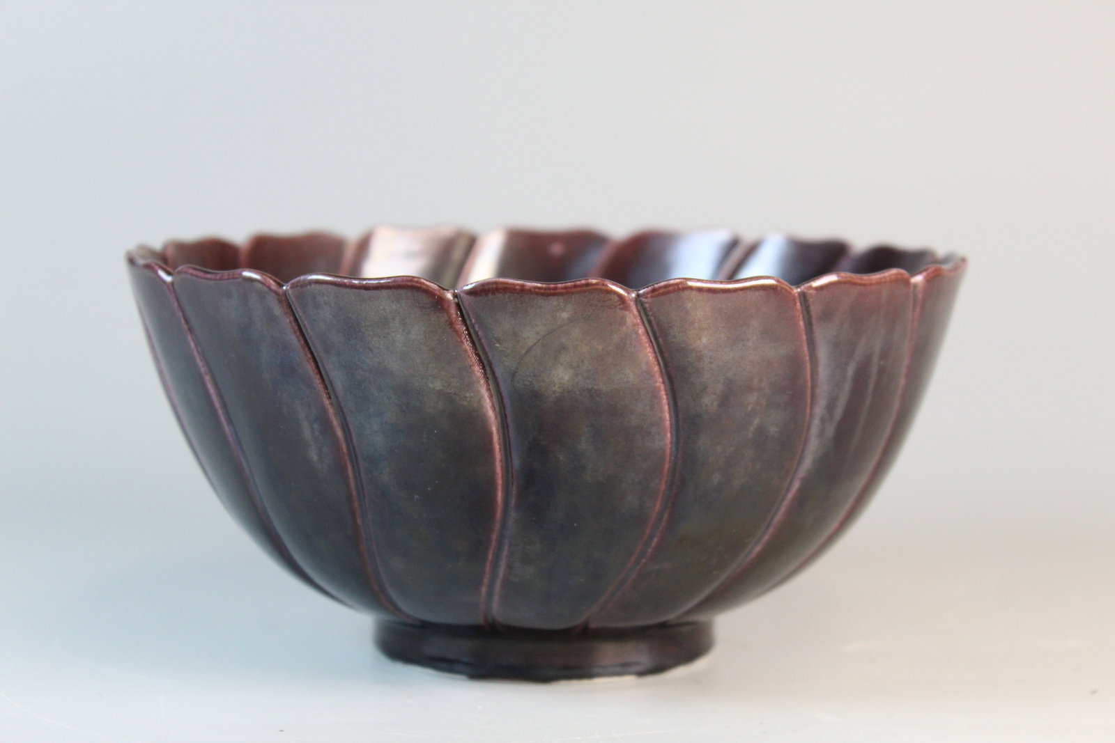 Japanese Chrysanthemum Porcelain Bowl: Japanese Chrysanthemum Porcelain Bowl. Diam 6.5".