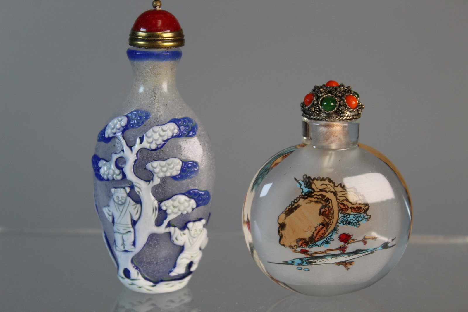 Two Chinese Glass Snuff Bottles (1 of 3)