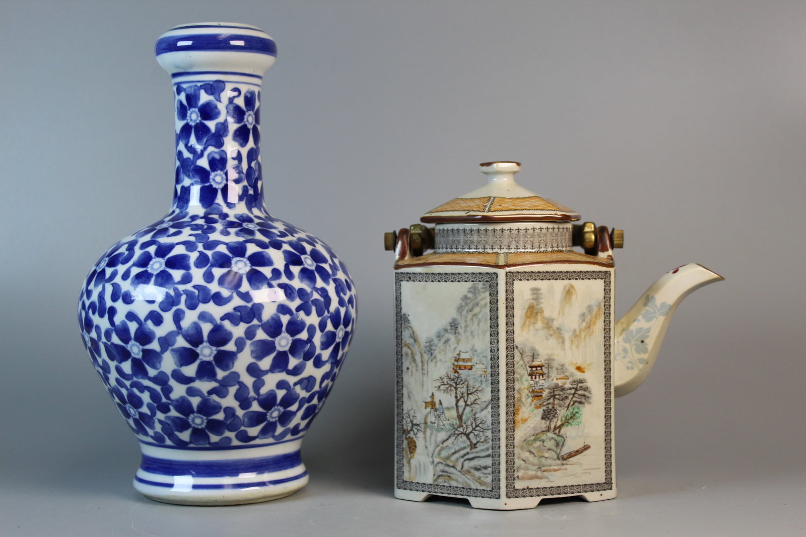 Chinese Blue and White Porcelain Vase and A Teapot (1 of 9)