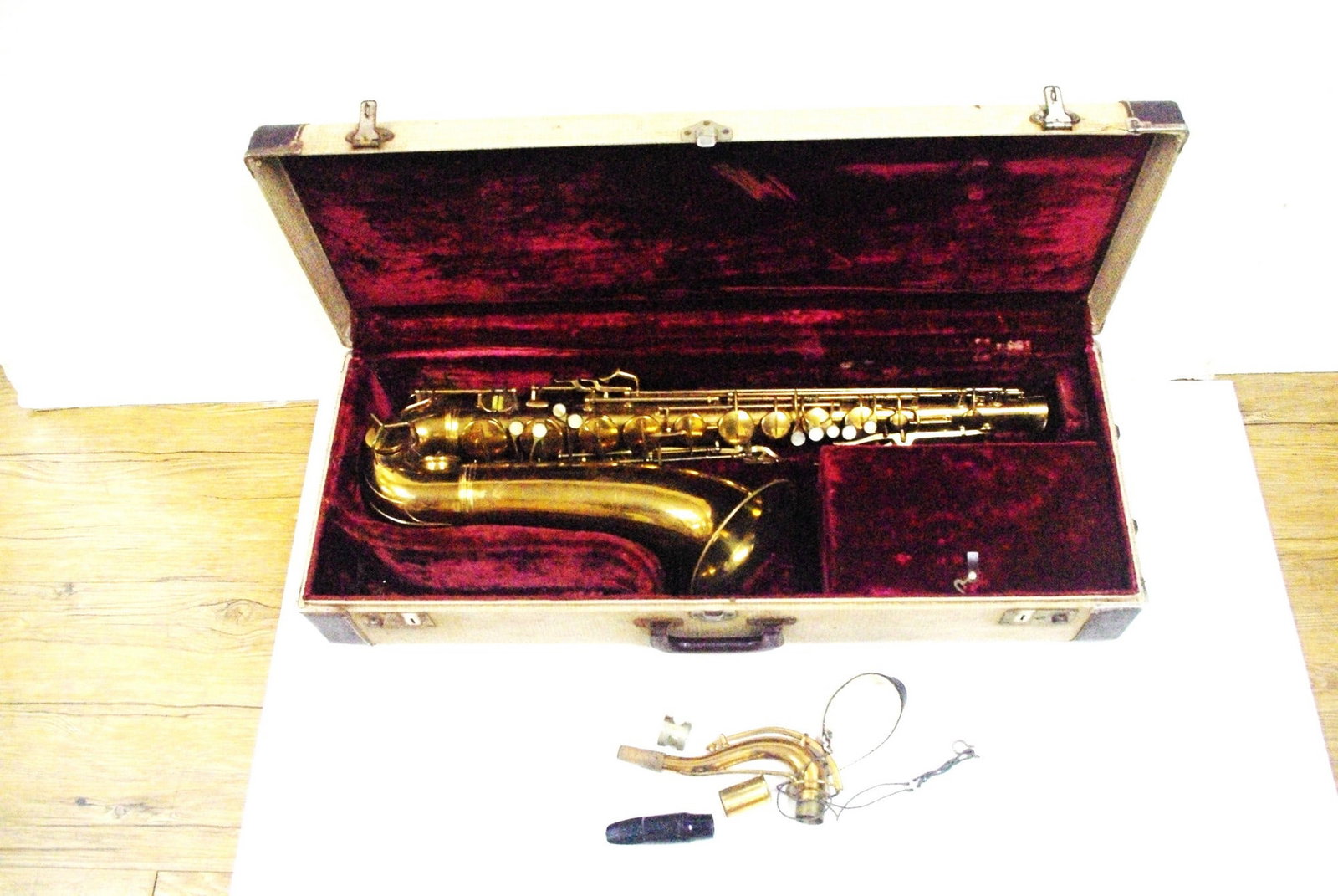 CG Conn LTD 10m Tenor Saxophone (1 of 4)