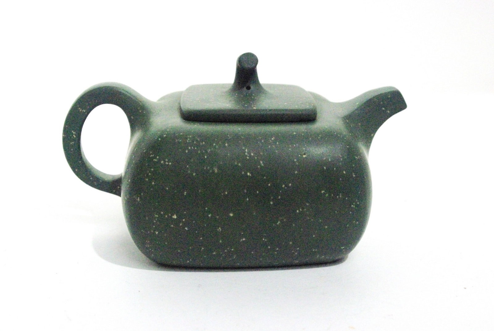 Green Yi Xing Teapot (1 of 3)