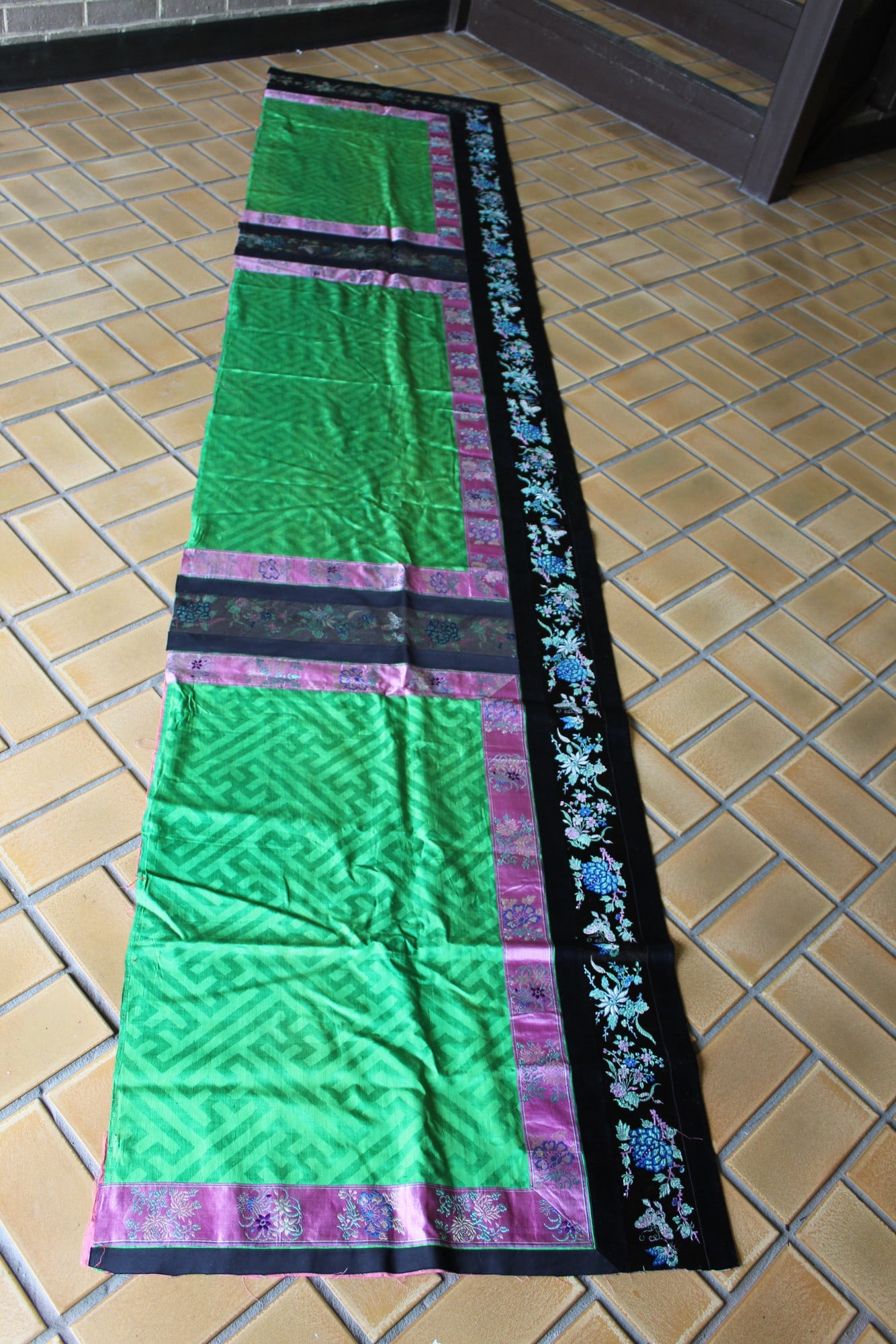 Antique Chinese Silk Embroidery Fabric Piece (1 of 9)