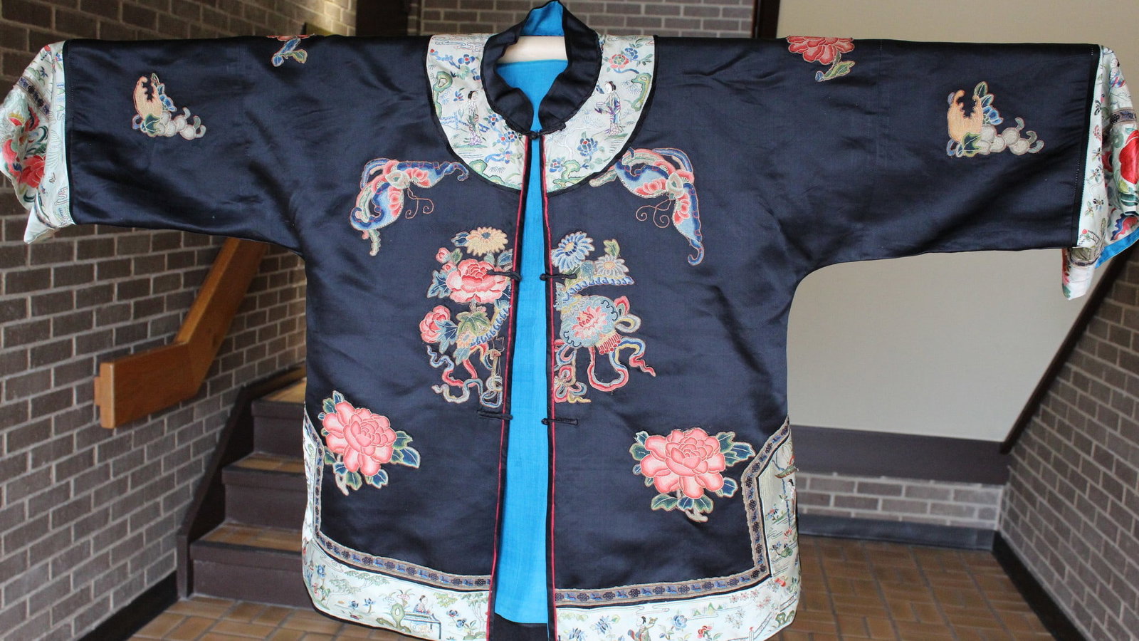 Chinese Silk Embroidery Lady's Jacket (1 of 9)