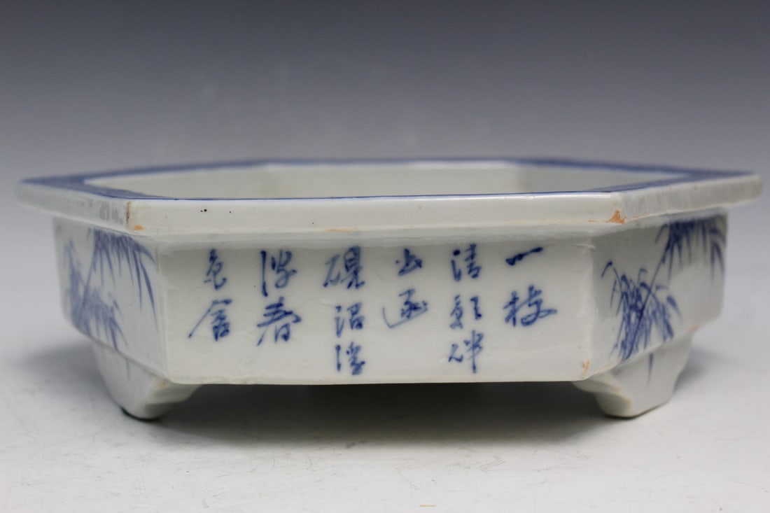 Japanese Blue and White Porcelain Bulb Dish (1 of 8)
